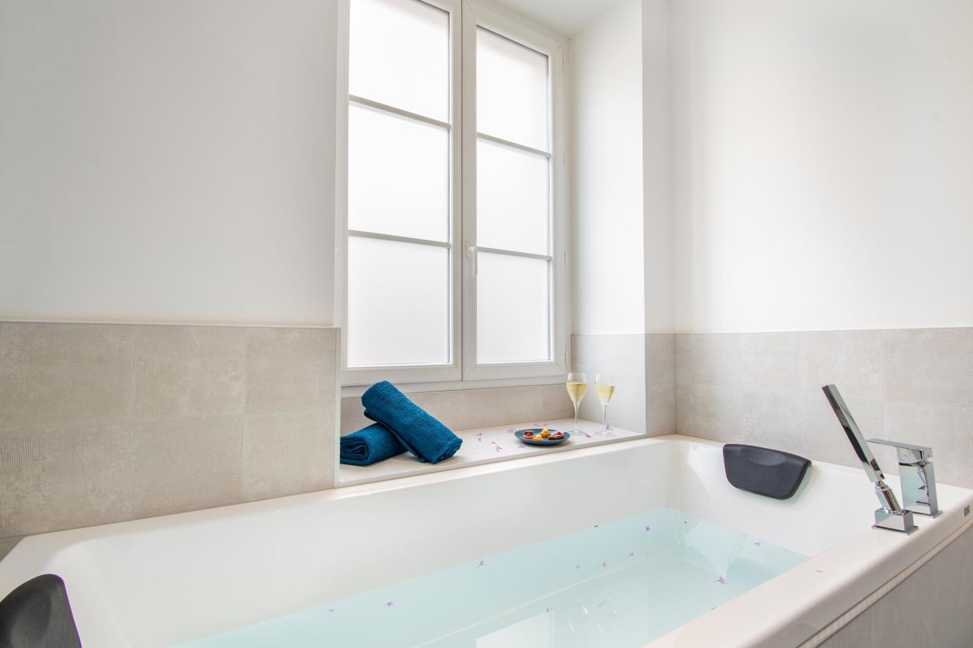 L'Appartement Des Ducs Avec Baignoire Double Nantes Esterno foto