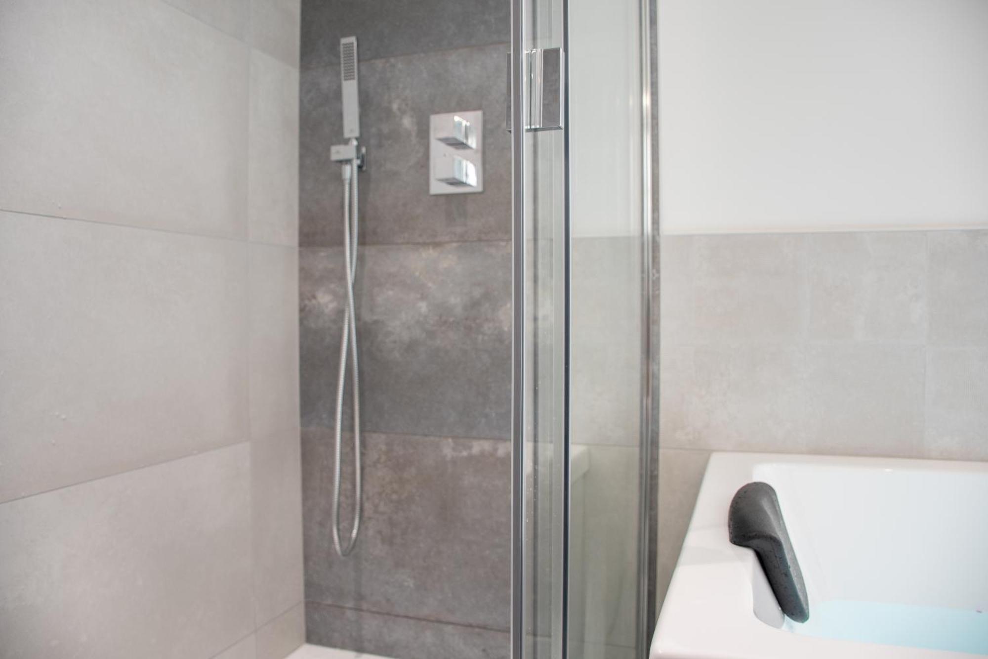 L'Appartement Des Ducs Avec Baignoire Double Nantes Esterno foto